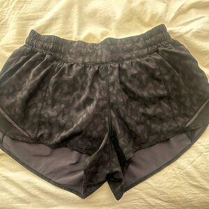 Lululemon Hotty Hot Low Rise 2 inch